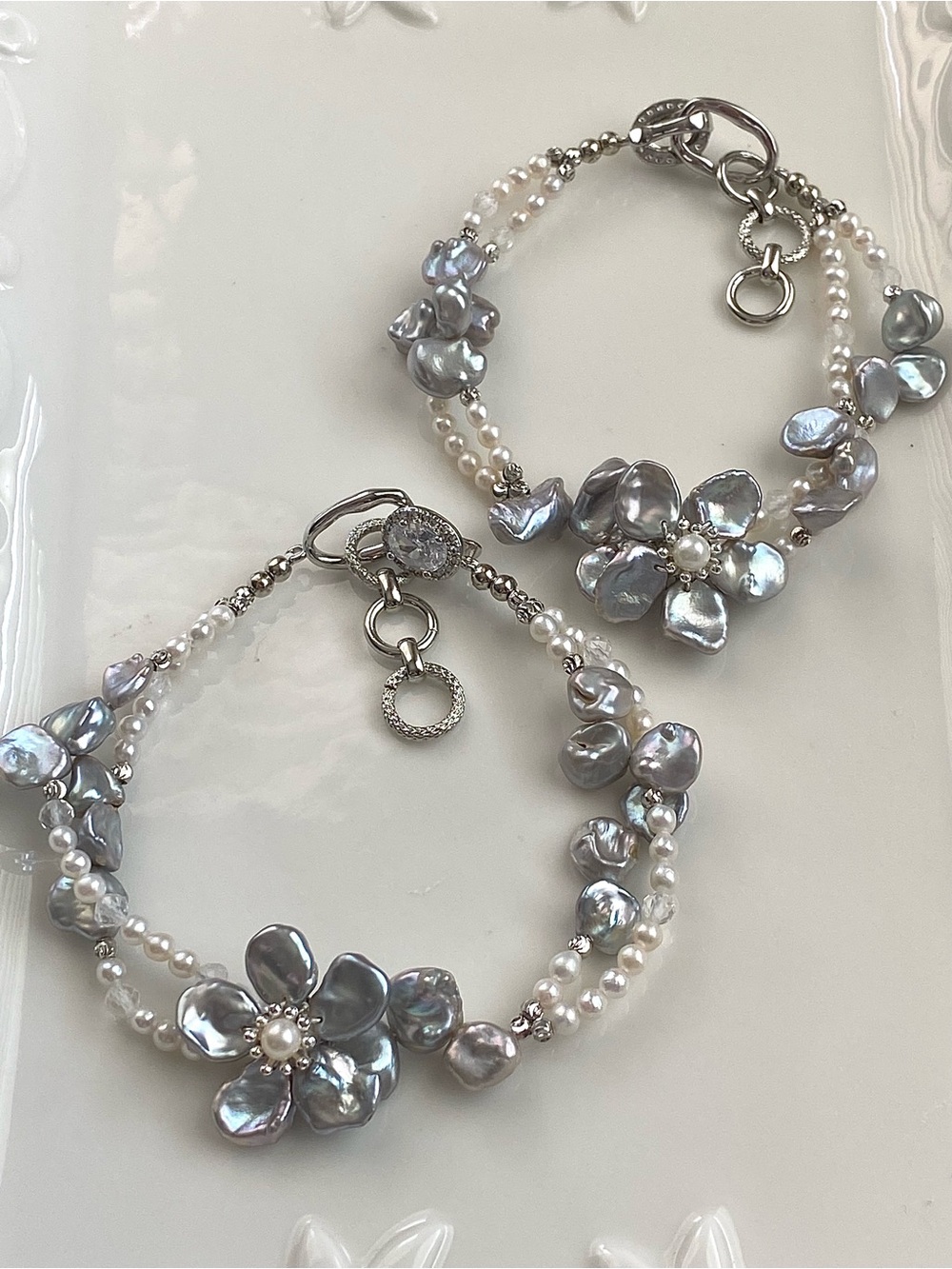B182-Handmade High Quality Petal Pearl Flowrer And Baby Pearl Braided Bracelet